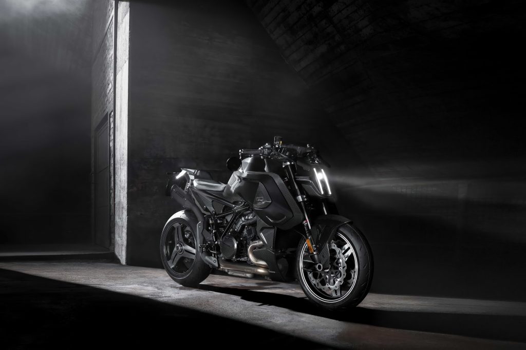 巴博斯 1400R 签名版 摩托车 5k