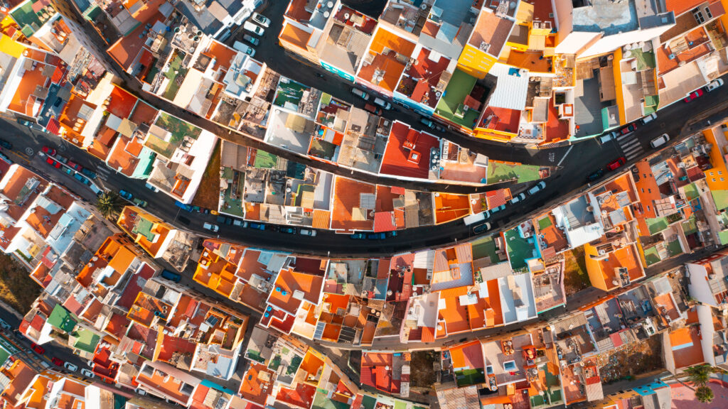 拉斯帕尔马斯的彩色房屋 鸟瞰图 屋顶 街道 4k